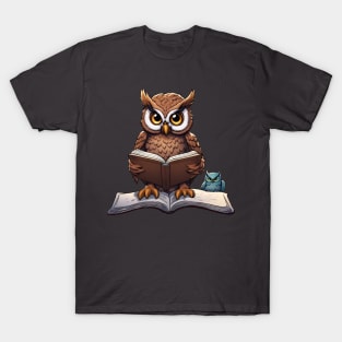 Wise owl reading T-Shirt